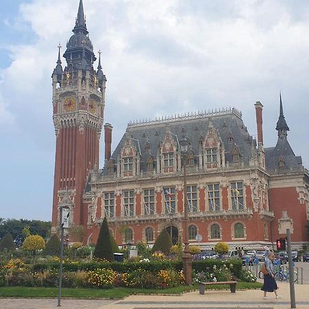 Maison A Deux Pas De L'Hotel De Ville Calais Esterno foto