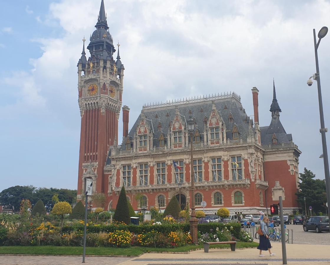 Maison A Deux Pas De L'Hotel De Ville Calais Esterno foto